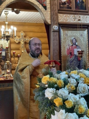 В престольный праздник святителя Спиридона Тримифунтского братия Никольского монастыря - игумен Мартирий (Кольчиков) и иеромонах Павел (Хомко) - служили в скиту женской обители. На снимке: отец Мартирий