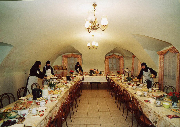 Сестринская трапезная в освобожденном братском корпусе. 2001 год.