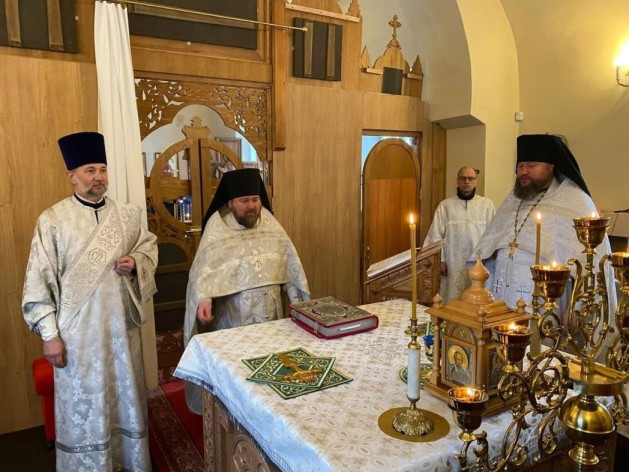 На 9-й день после кончины матушки братия совершила заупокойное богослужение в Алексеевской церкви на кладбище, где похоронены многие игумении и сестры обители
